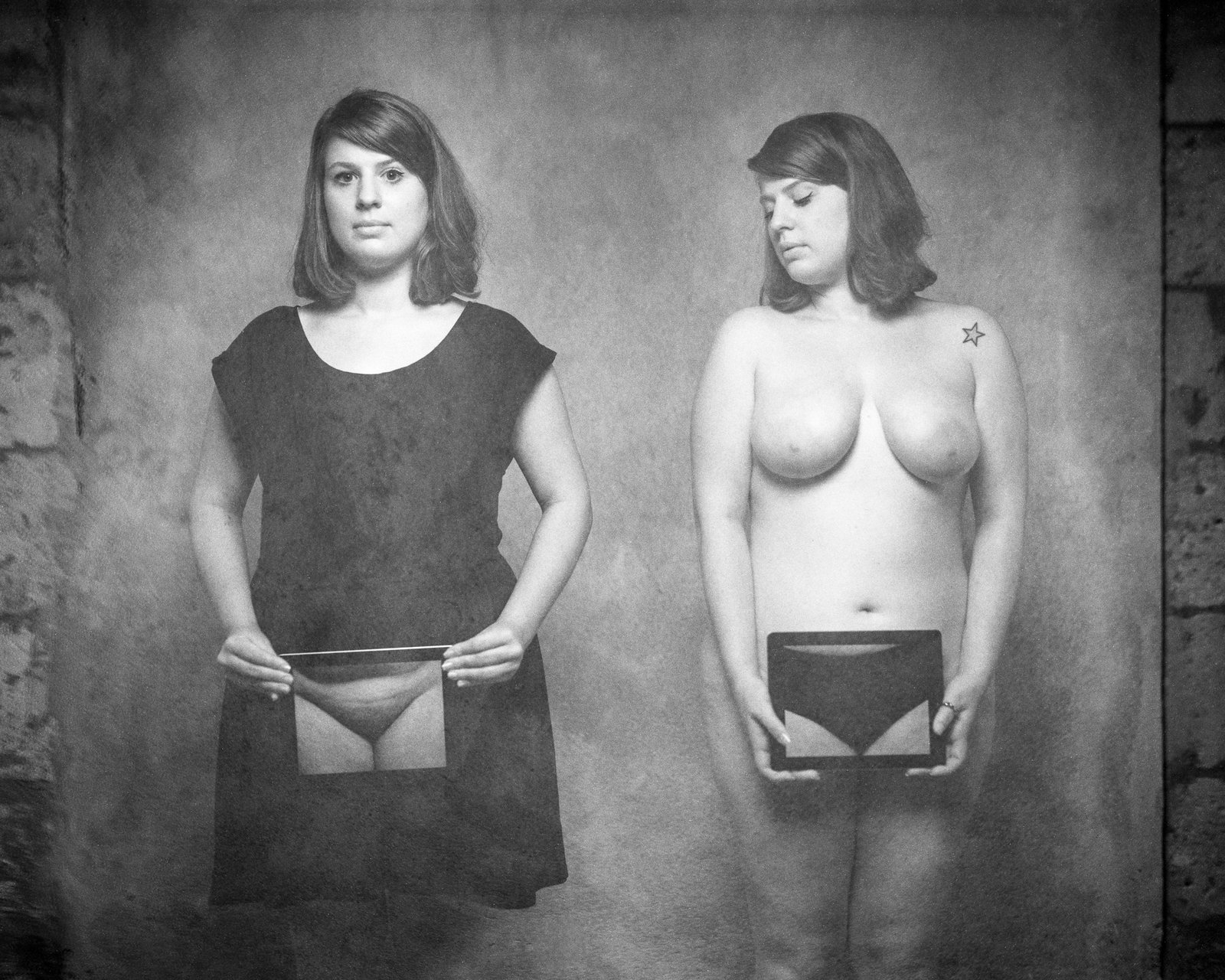 Duo, haut noir et silhouette nue, cadre en main