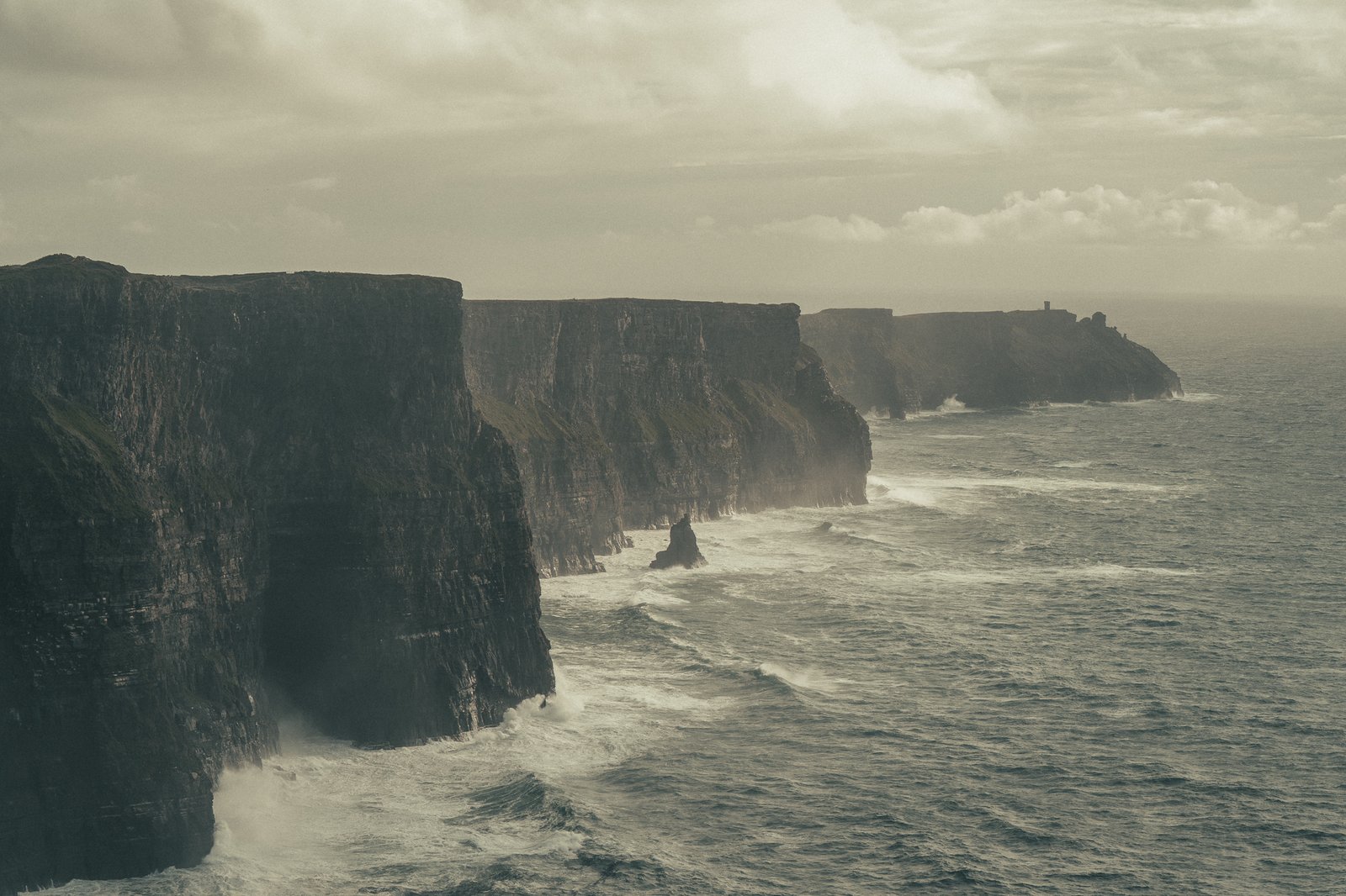 Falaises de Moher face à l'océan Atlantique, Irlande